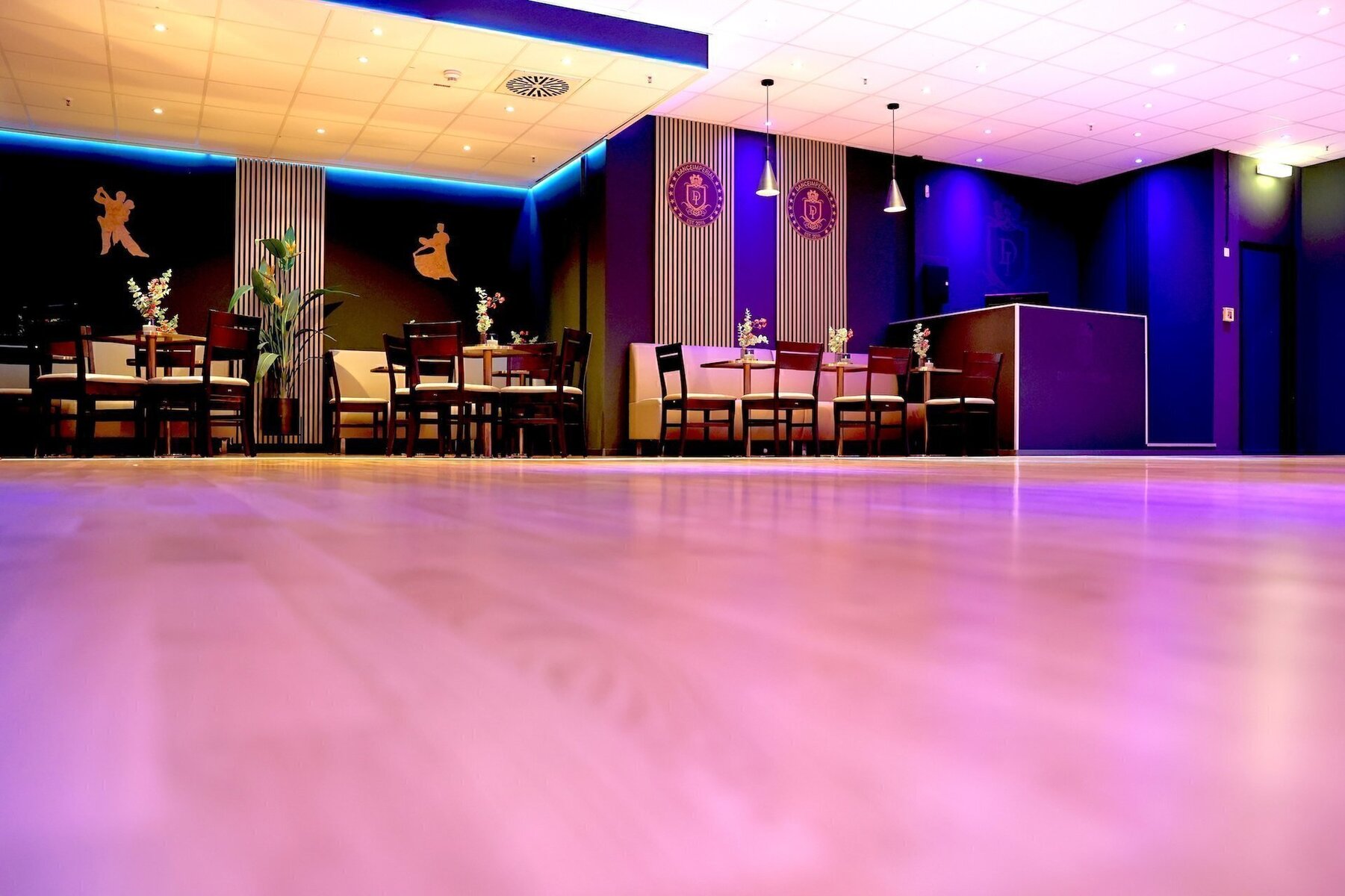 TANZEN IN NEUER DIMENSION